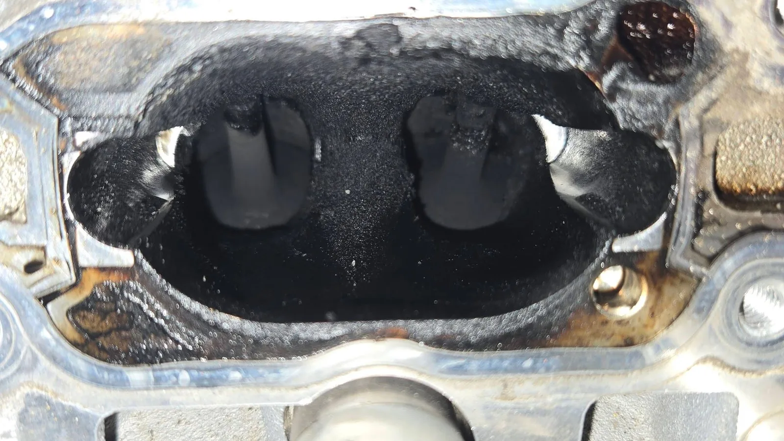 Intake valve carbon buildup